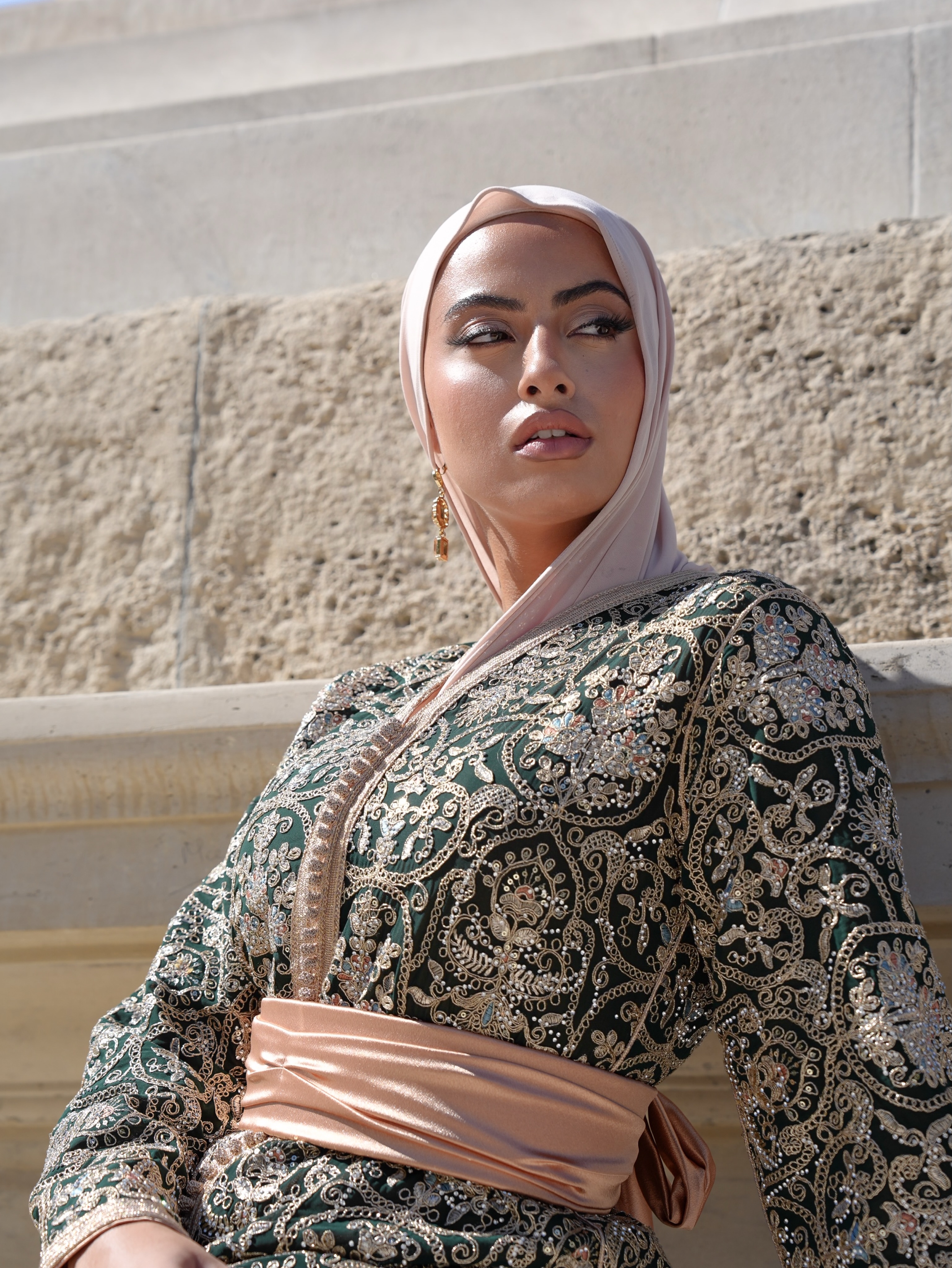 Détail de broderies d'un caftan